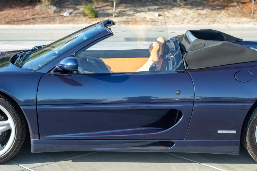 Детали экстерьера Ferrari F355 Spider 1995 года  (фото 38 из 149)